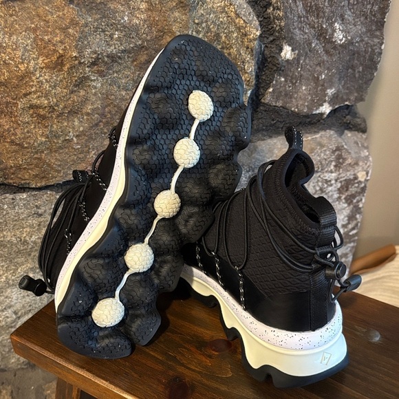 SPERRY size 9 Plushwave Black Water resistant bootie - Picture 7 of 8